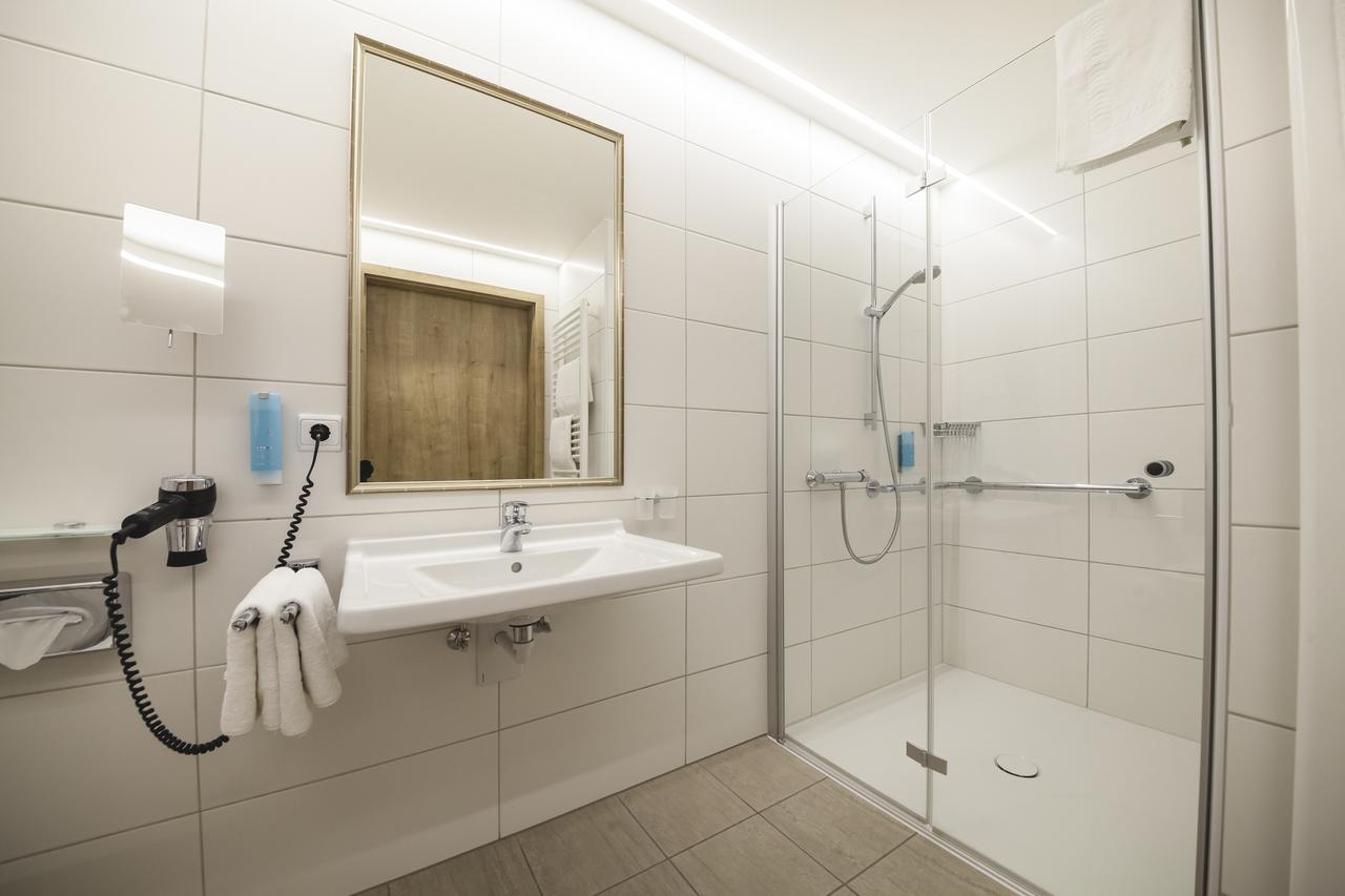 - Zur Post Hotel 3*